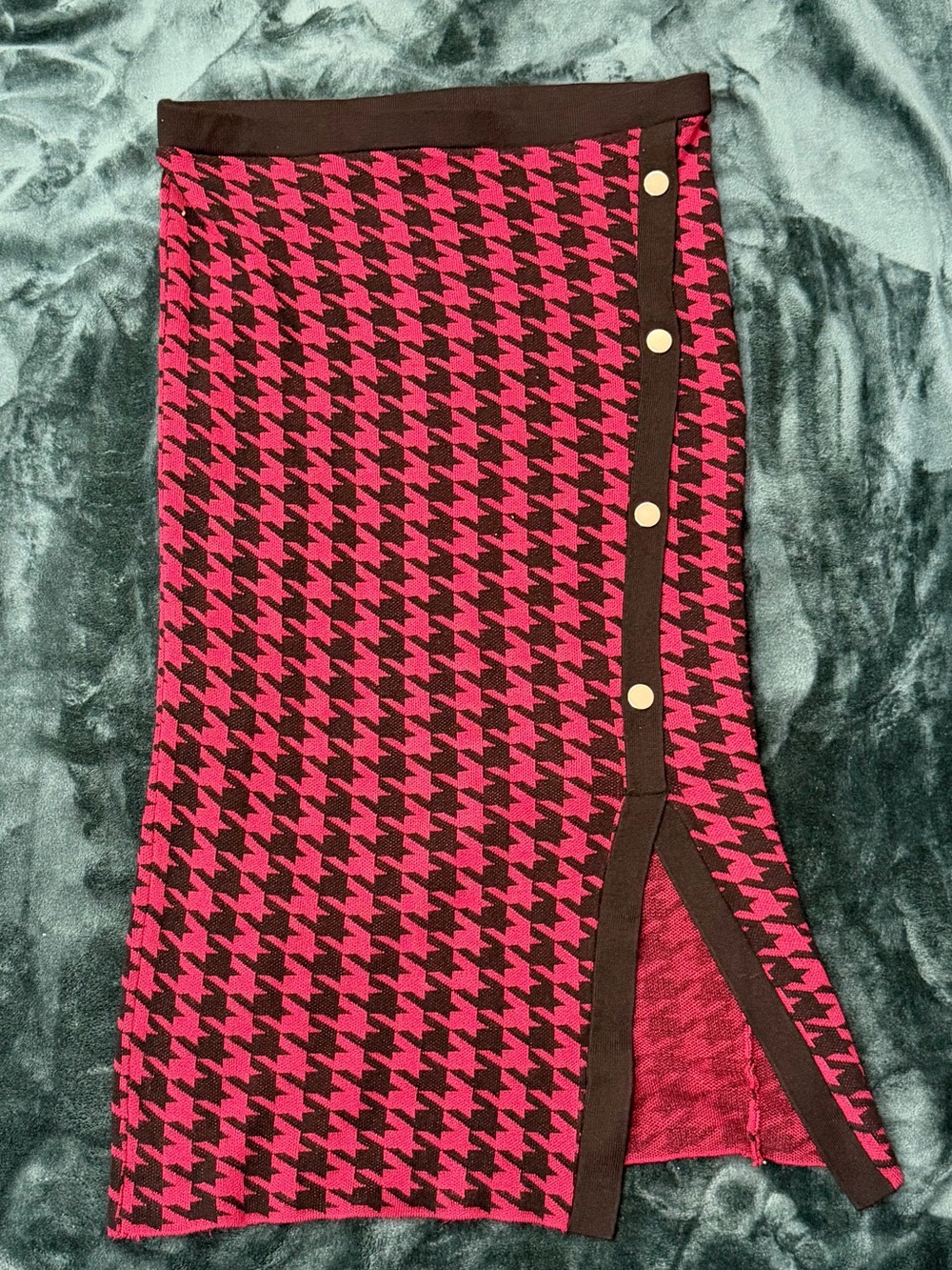 Red & Black Houndstooth Snap-Front Pencil Skirt